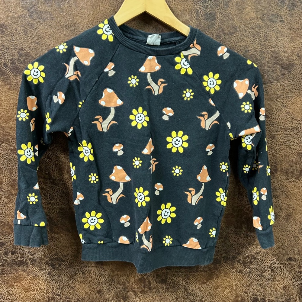 PacSun Youth 10 Mushroom Daisy Crewneck Black Sweatshirt‎